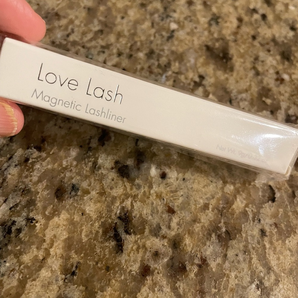 Love Lash Liquid Magnetic Eyeliner, Black